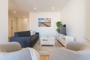 Host Wise - Bright & Spacious Retreat with Balcony